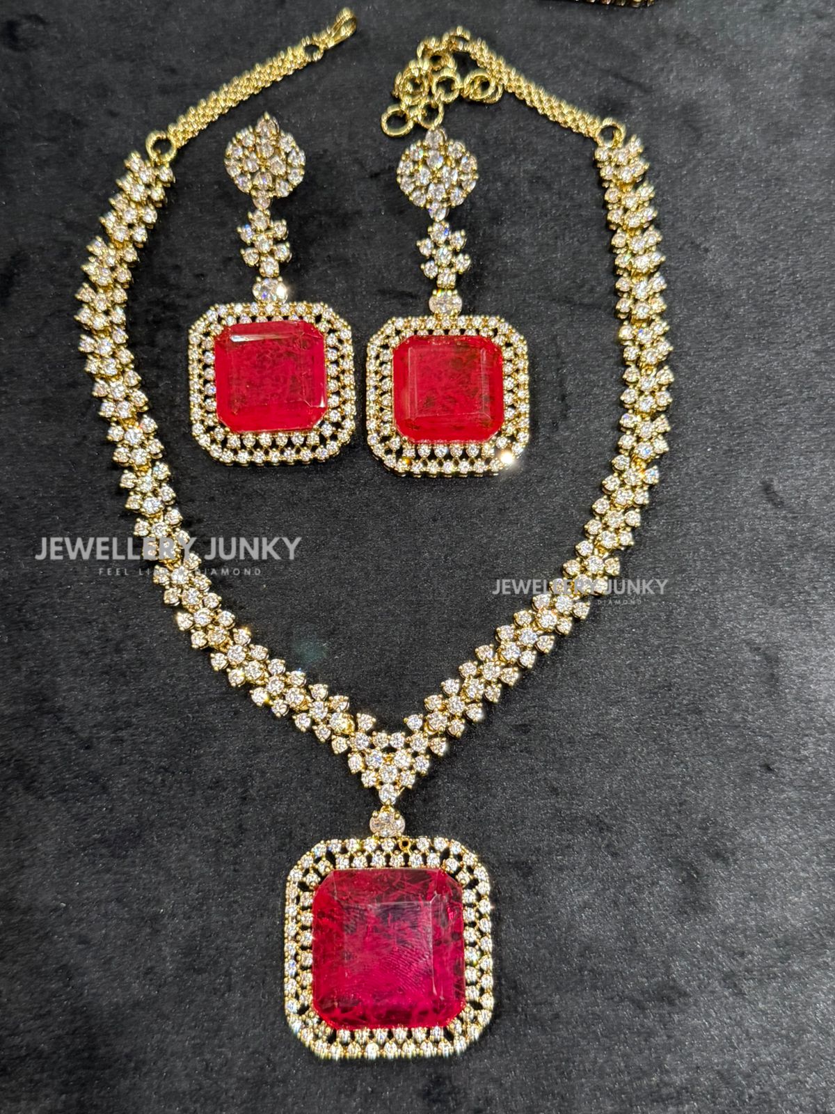 AGNIV DIAMOND NECKLACE