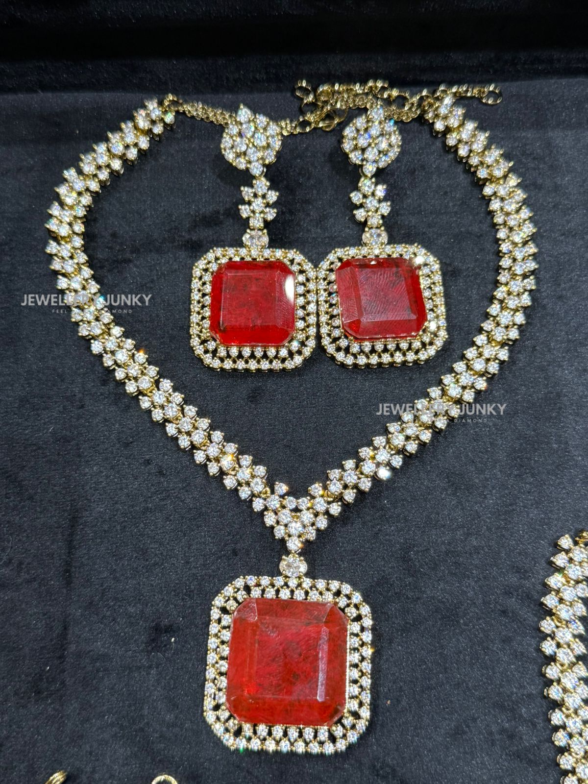 AGNIV DIAMOND NECKLACE
