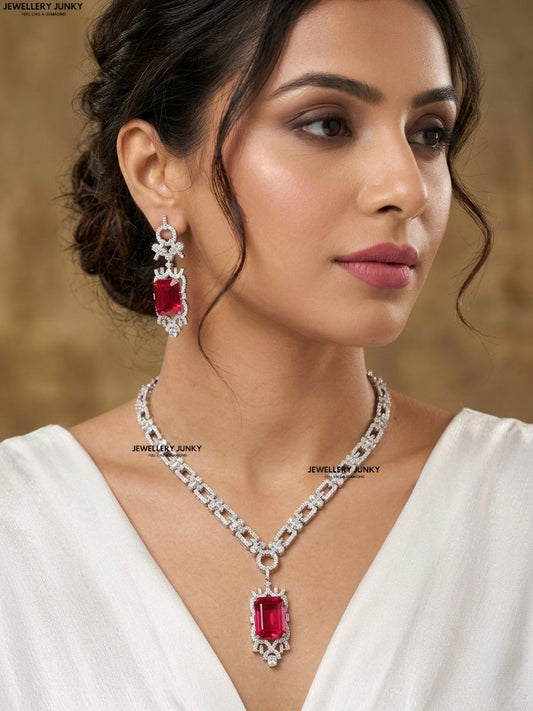 KAYLA DIAMOND NECKLACE