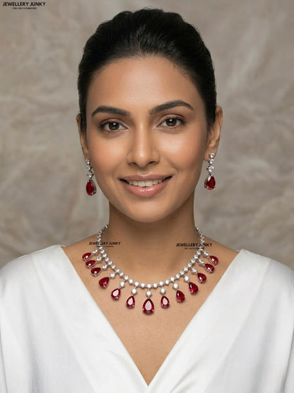 JANET DIAMOND NECKLACE