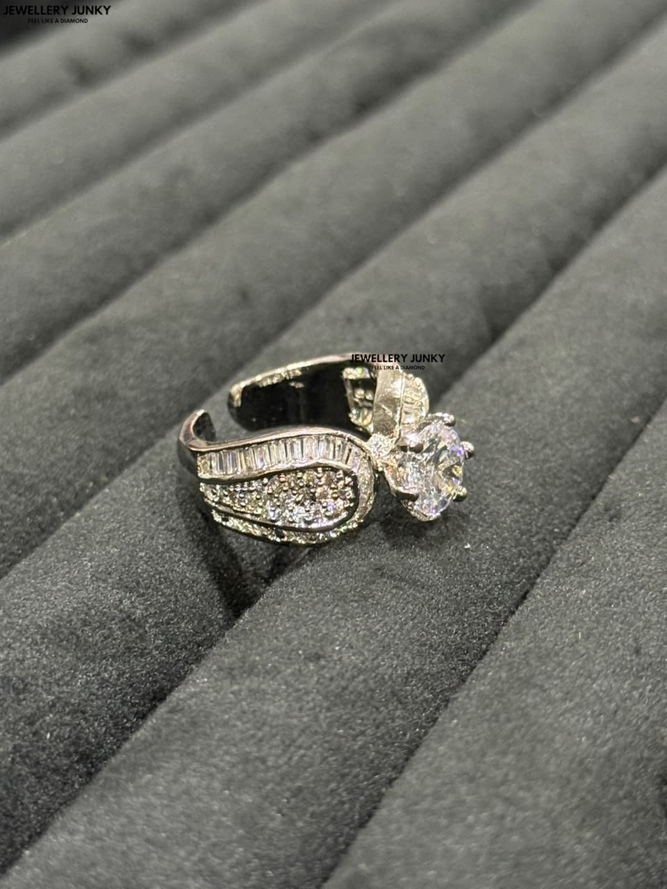 ADRISA DIAMOND RING