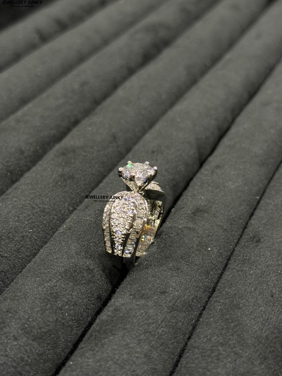 ADRISA DIAMOND RING