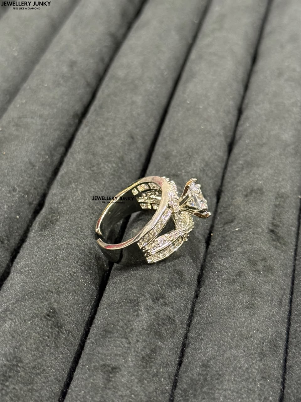 MAEVE DIAMOND RING