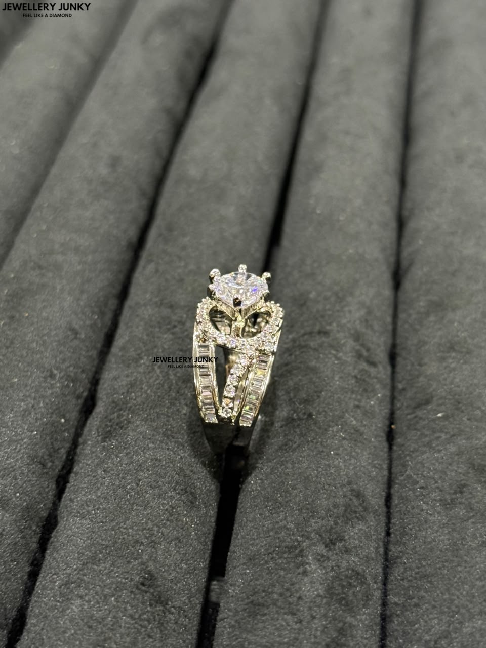 MAEVE DIAMOND RING