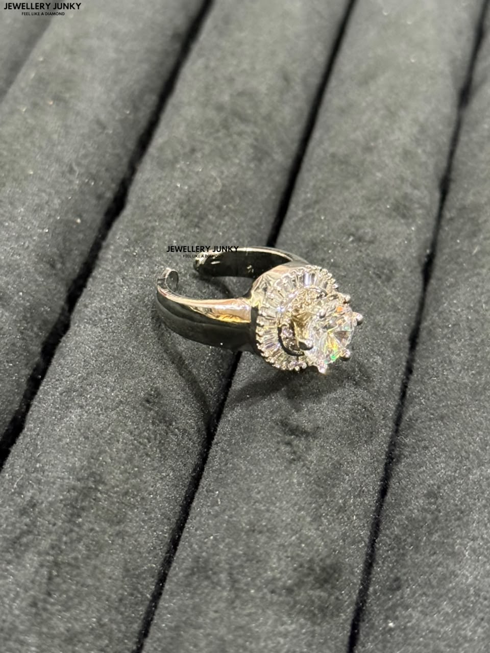 GUNJAL DIAMOND RING