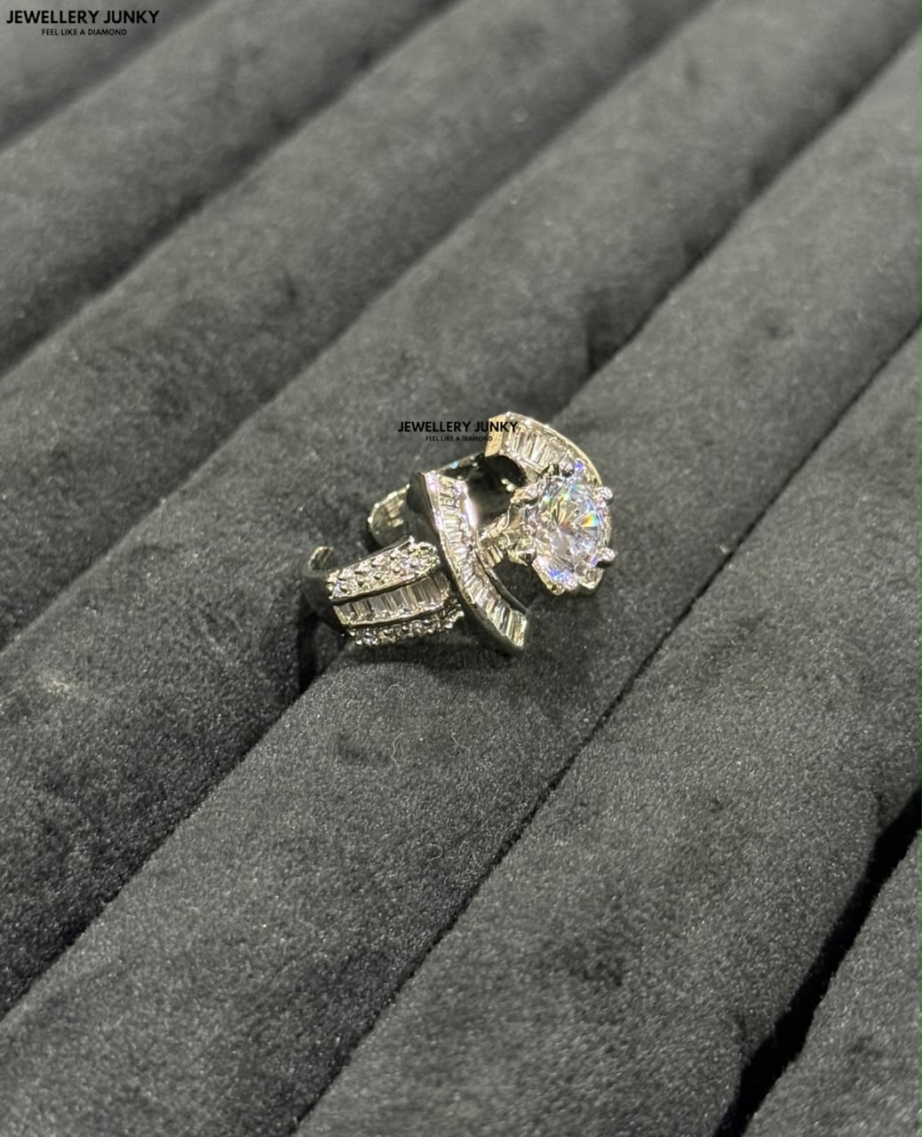 INARI DIAMOND RING