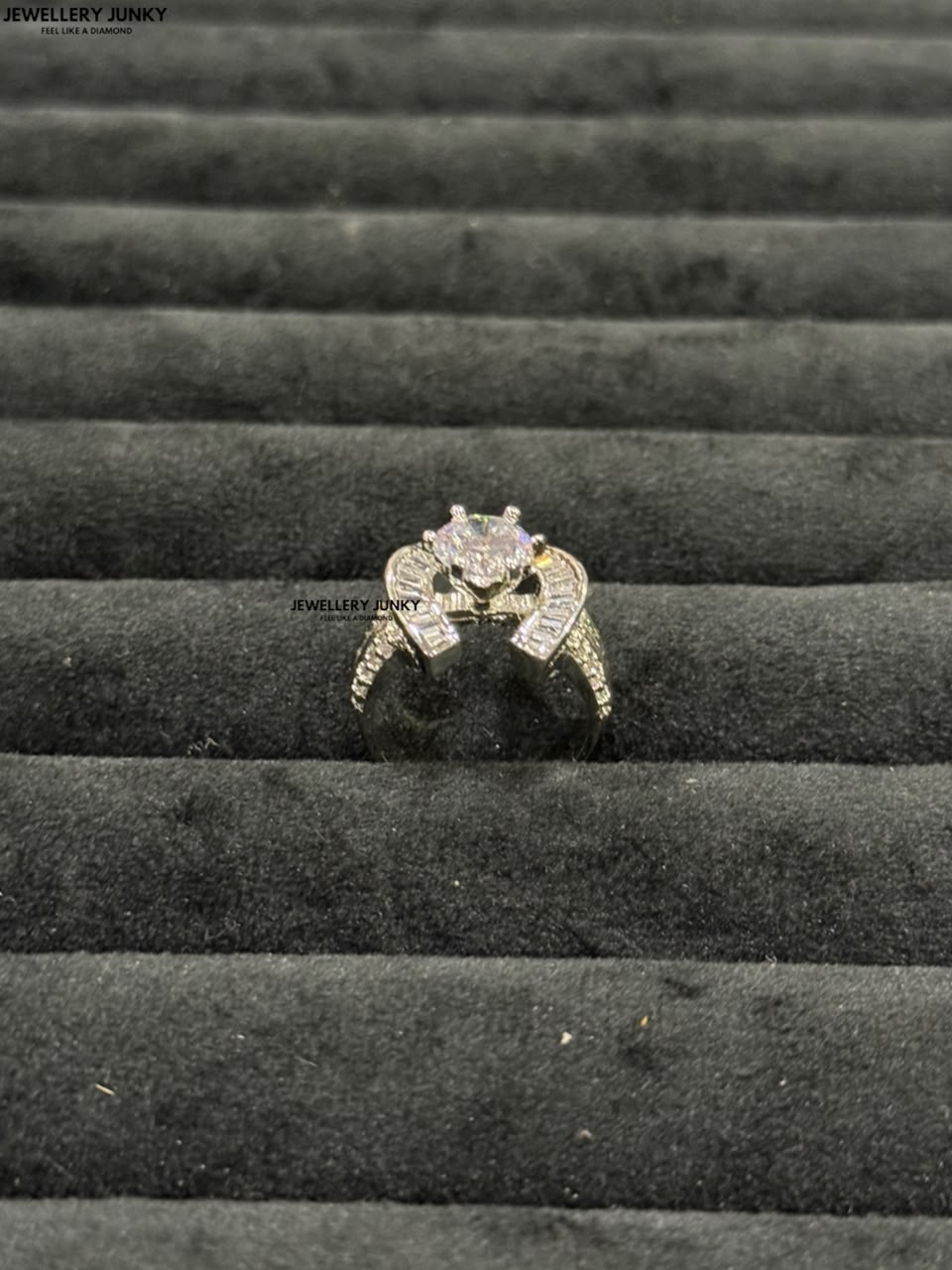 INARI DIAMOND RING