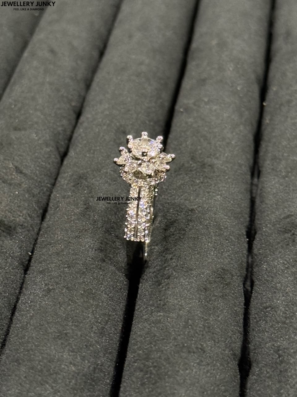 JANVIKA DIAMOND RING