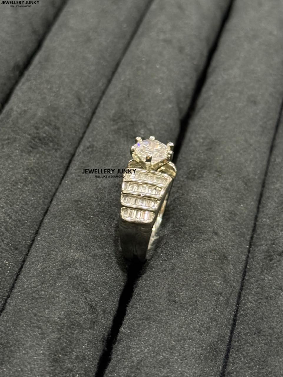 TANNI DIAMOND RING