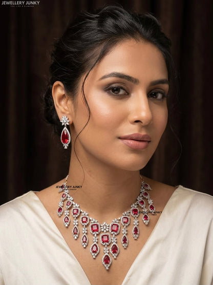 ALEAH DIAMOND NECKLACE