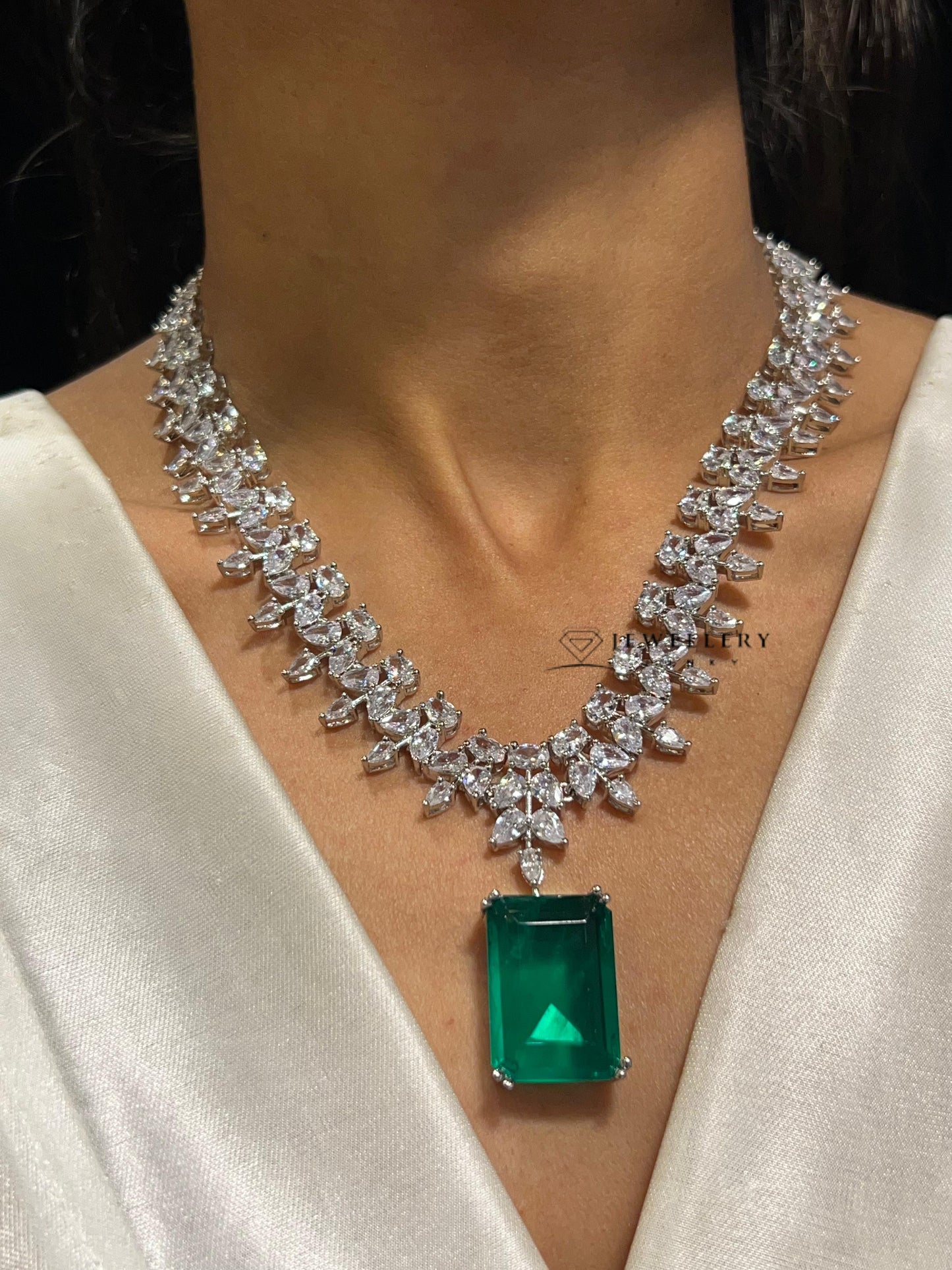 ZORA EMERALD DIAMOND NECKLACE