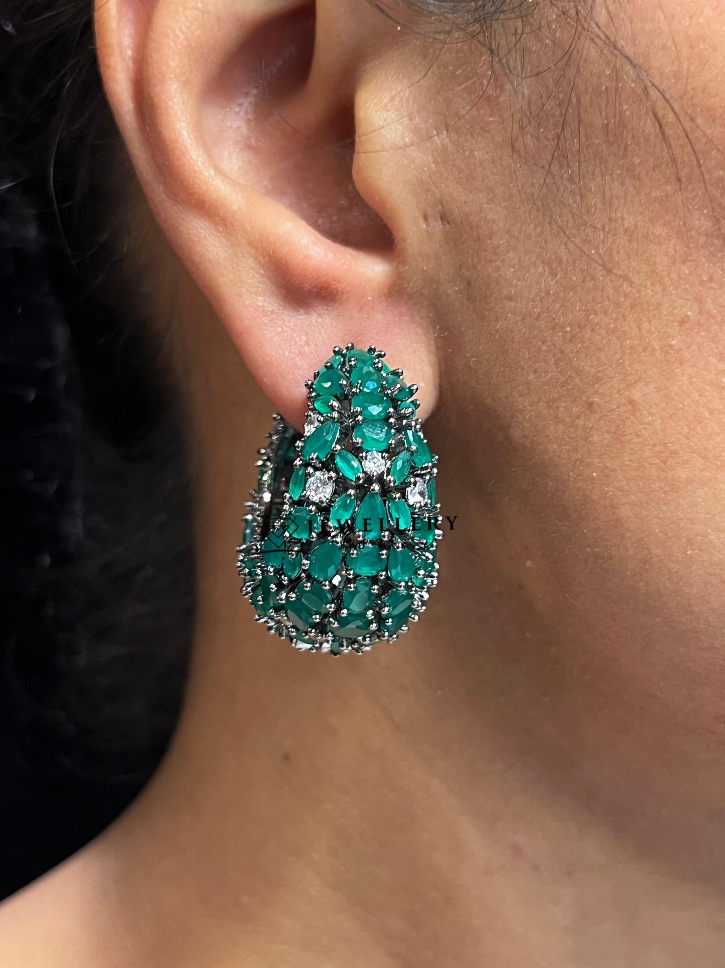 VISHAKA HOOPS EARRING E-1138