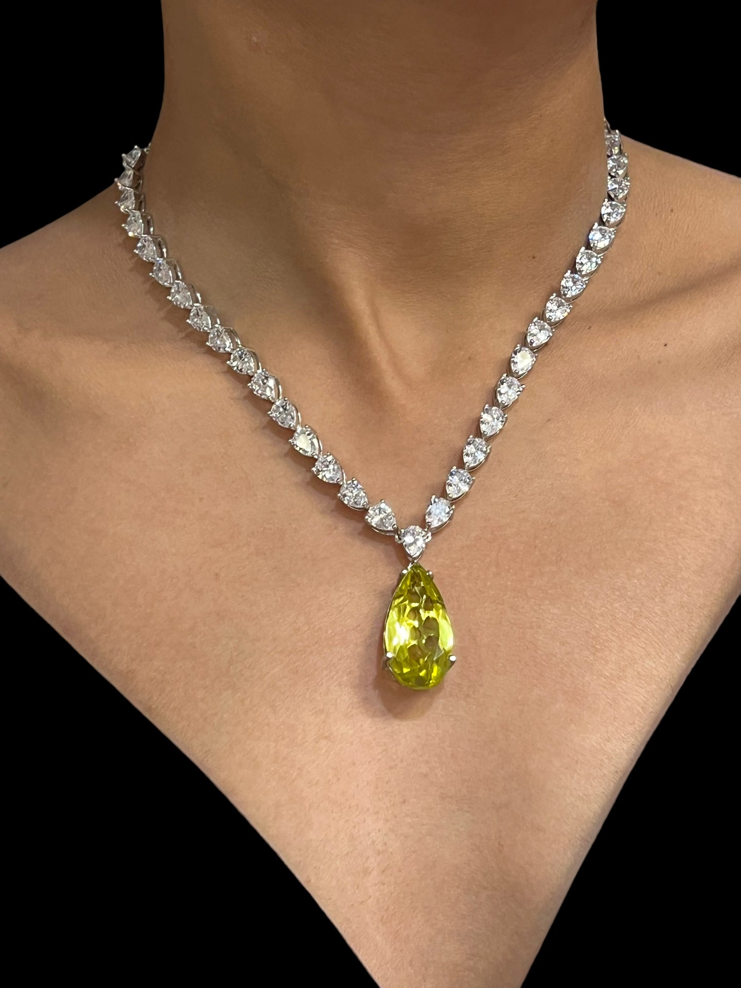 SYLAVIA DIAMOND NECKLACE