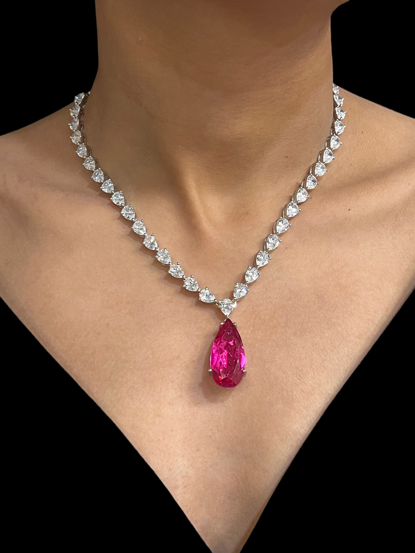 SYLAVIA DIAMOND NECKLACE