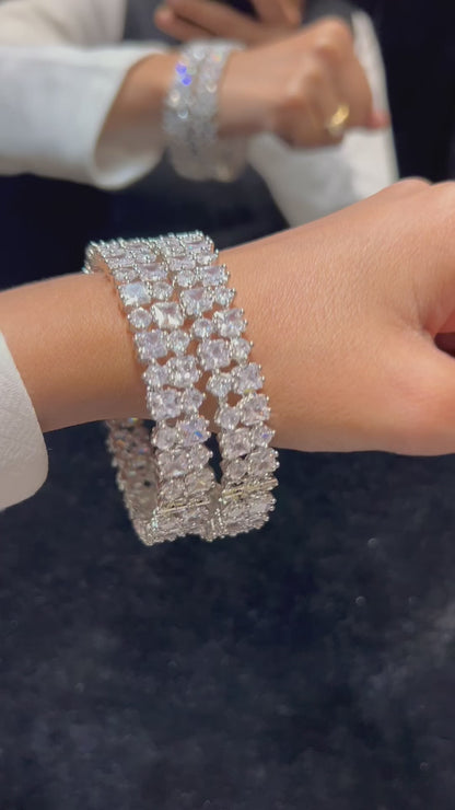 ELEGANT GRETA DIAMOND BANGLE